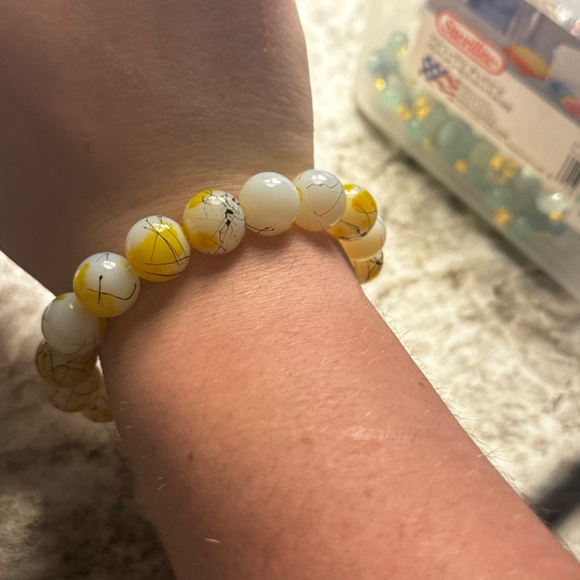 Yellow and white bracelet - Picture 2 of 2